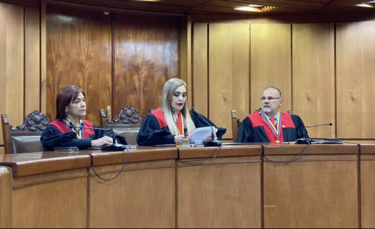 El TSJ chavista pidió al CNE presentar las actas de escrutinio en un lapso de 72 horas