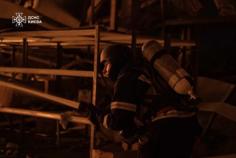 Escalada en el Conflicto: Ataque Ruso con Drones y Misiles Deja Muertos en Ucrania mientras Kiev Pide Reforzar el Cerco Petrolero a Rusia