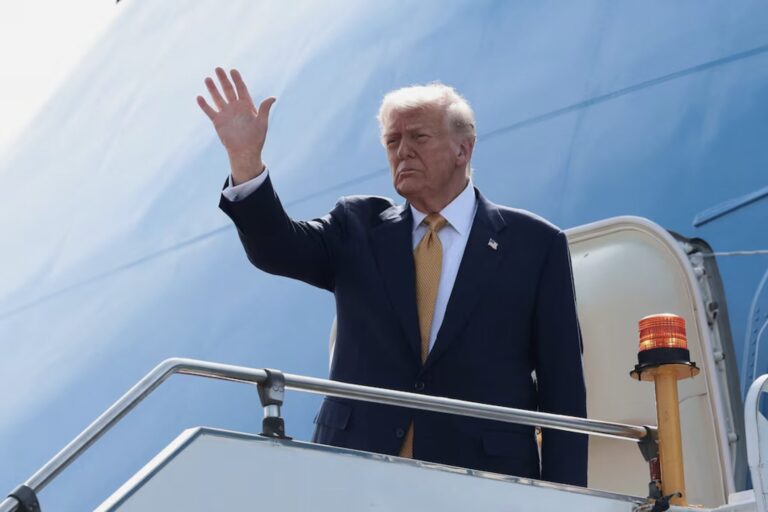Donald Trump llega a Japón para Impulsar Acuerdos Clave y Abordar Tensiones Comerciales en la Segunda Parada de su Gira Asiática