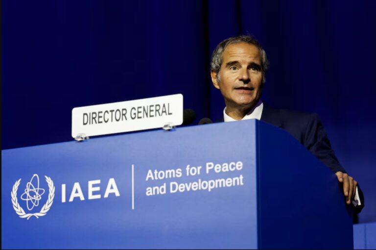 OIEA: Irán acumula material para “diez armas nucleares” y el monitoreo satelital es “insuficiente” para evitar el desvío