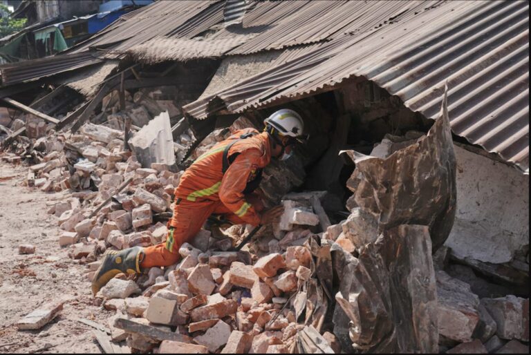 🚨 Myanmar: Terremoto con ‘explosión sónica’ sísmica. La falla de Sagaing se rompió a velocidad supersónica