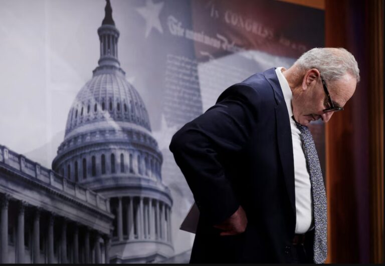 El Cierre del Gobierno termina con una Amarga Derrota Demócrata