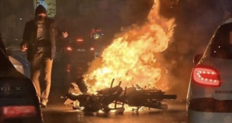 Irán bajo asedio: El desplome económico desata una ola de protestas masivas que desafía al régimen