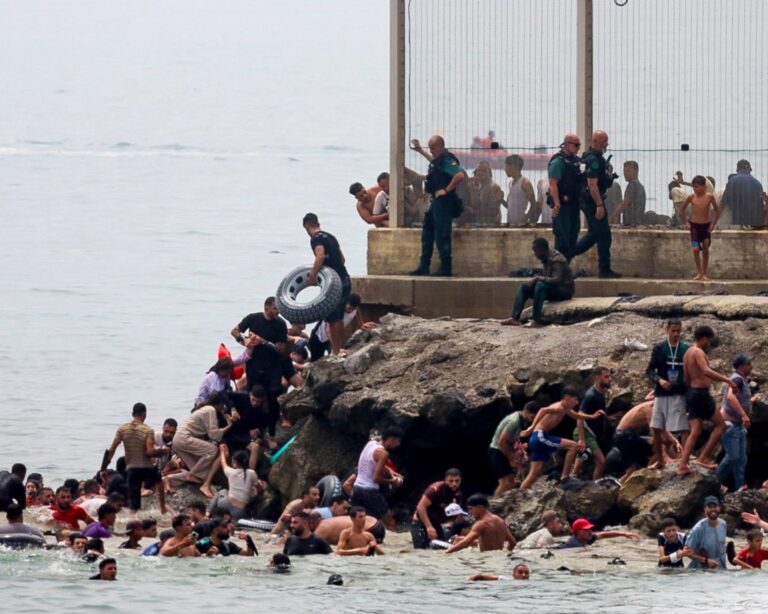 Terremoto diplomático en la UE: Meloni amenaza con suspender Schengen a España tras el despliegue militar en Ceuta por la avalancha migratoria desde Marruecos