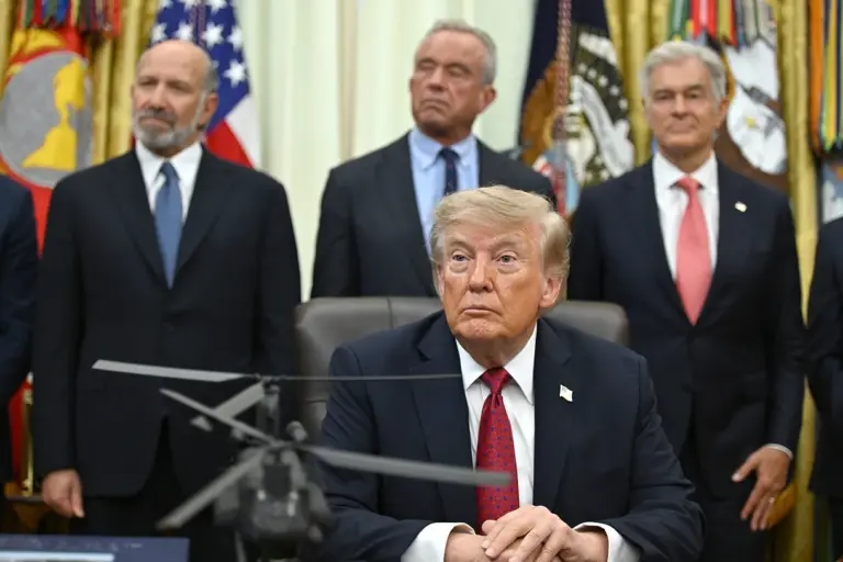 Trump abre la puerta a retirar el apoyo británico a las Malvinas para presionar a Londres con el gasto de la OTAN