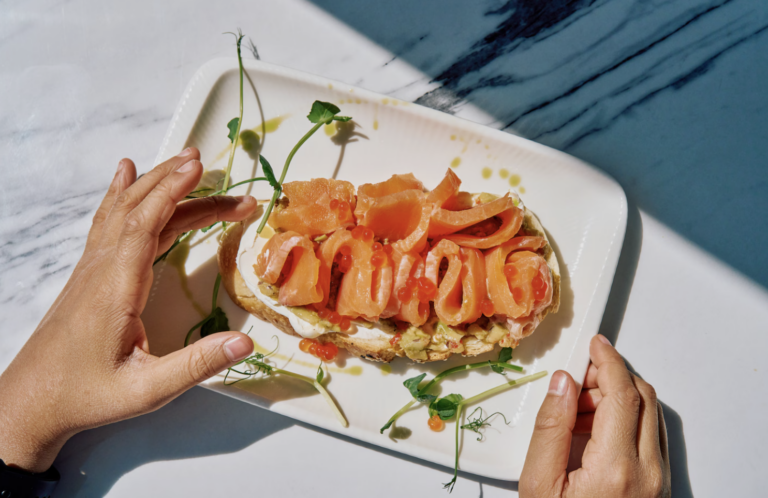 ¿Cuánta proteína puede absorber realmente tu cuerpo en una sola comida? El fin del mito de los 30 gramos